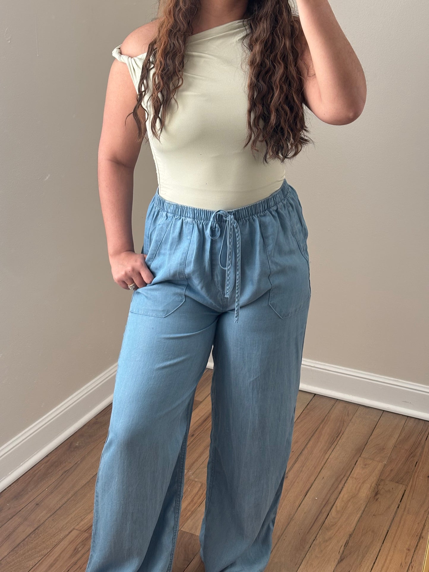 SAGE KNOT TOP