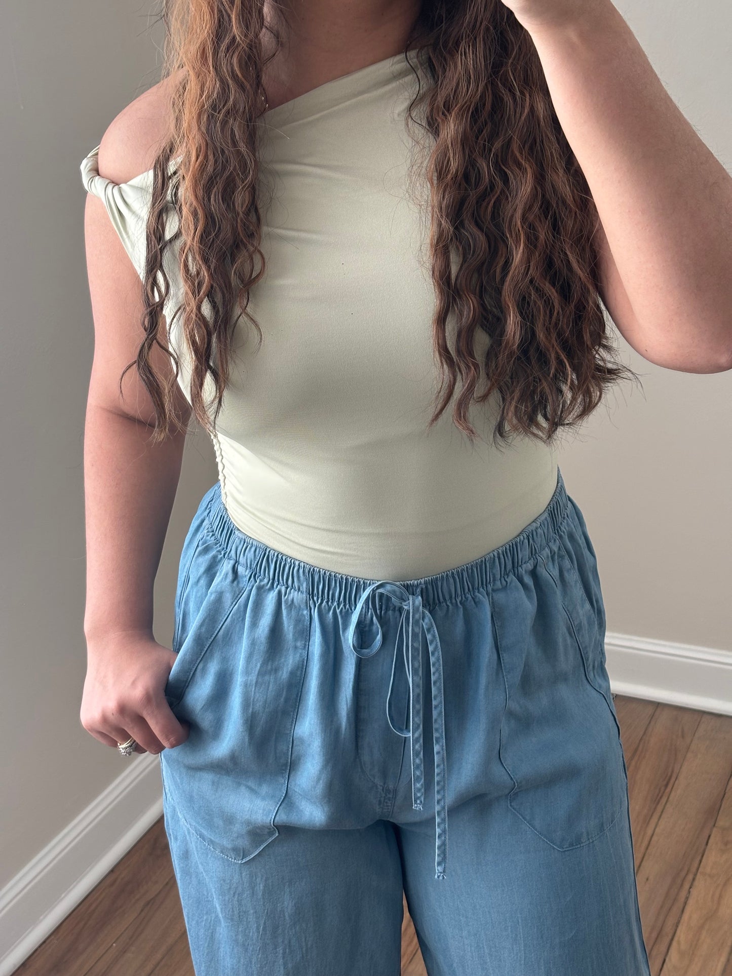 SAGE KNOT TOP